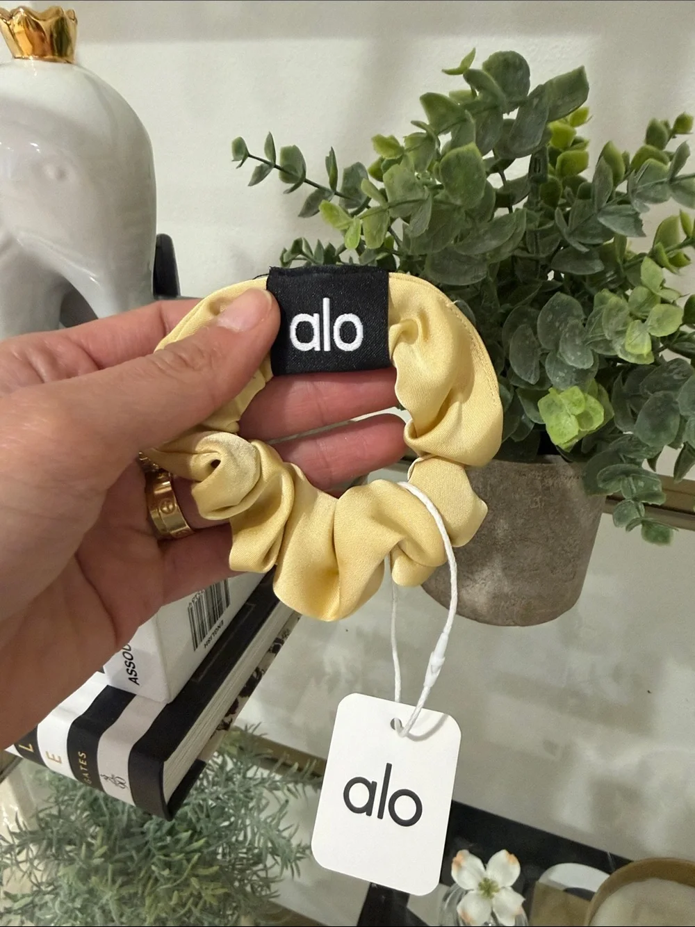 ALO Yoga Kids Satin Scrunchie - Butter Yellow